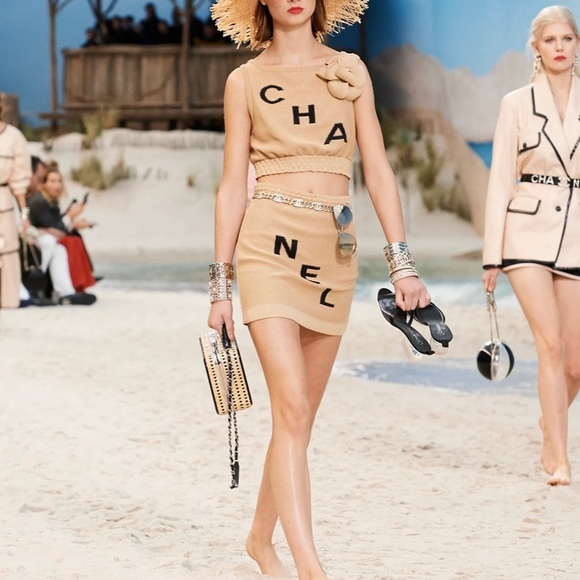 Chanel SS19 Two-Piece Ensemble & Camellia - Picture 6 of 6